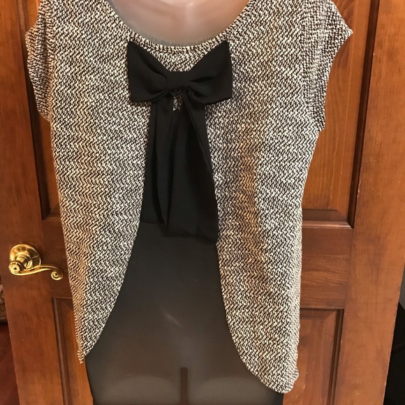 🎉🎉 3 for $20🎉🎉 NWT Charming Charlie women’s lightweight top - Picture 2 of 9